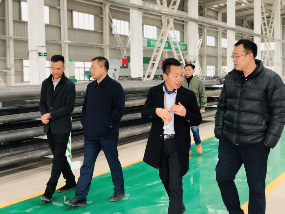 中國航天建設(shè)集團(tuán)有限公司航天建筑設(shè)計(jì)研究院有限公司黨委副書記、總裁于飛、曲靖市委常委、 副市長谷超靈一行調(diào)研參觀綠米巴產(chǎn)業(yè)園